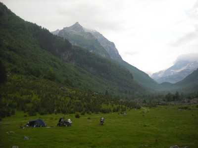 129. Louka na spaní v údolí řeky Skakavice.jpg